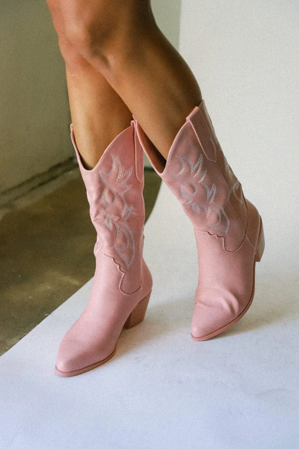 MUCCCUTE Cowboy Boots for Women Cowgirl Boots Wide Calf Pointed Toe Embroidered Fashion Western Chunky Pull On