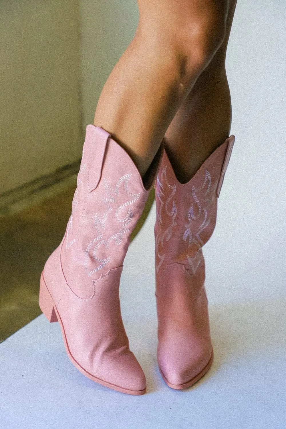 MUCCCUTE Cowboy Boots for Women Cowgirl Boots Wide Calf Pointed Toe Embroidered Fashion Western Chunky Pull On