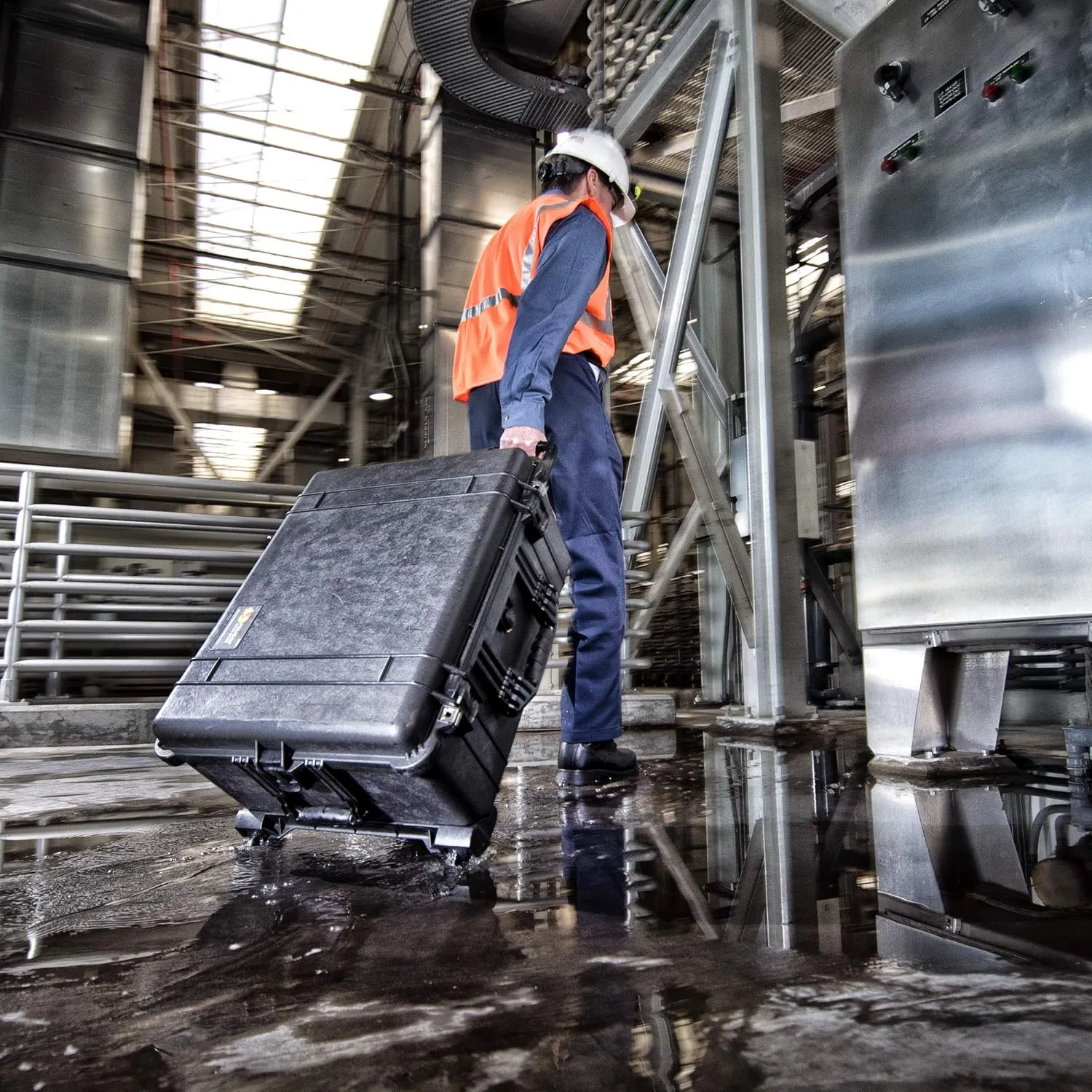 Pelican 1650 Rolling Case No Foam (Black)