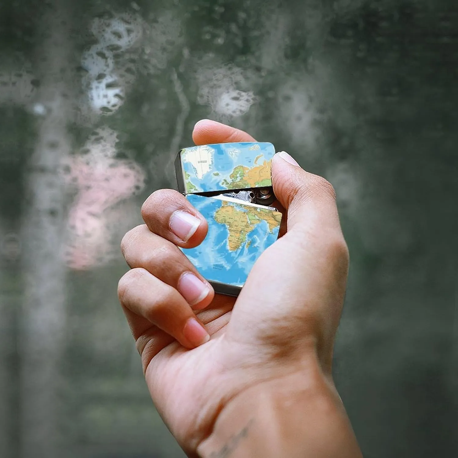 World Map Lighter Case, Personalized Double-Sided Graffiti Lighter Protective Cover, Stylish Metal Lighters Sleeve for Men Women